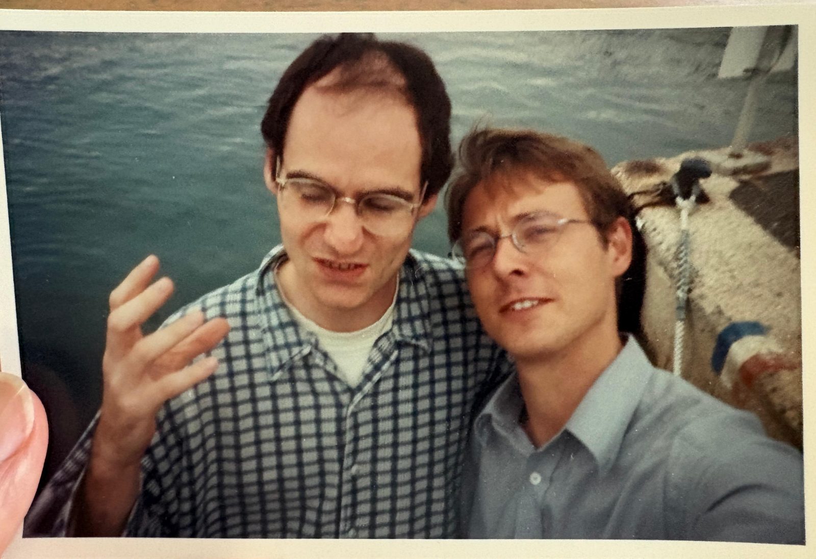 A print from the thesis years: Nicolas Boitout and Thierry Delahaut side by side on a quayside, the sea behind them and a moored line at the right.